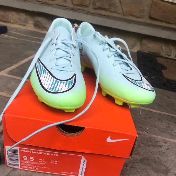 Nike Magista Ola FG Cleats - Picture 1 of 3